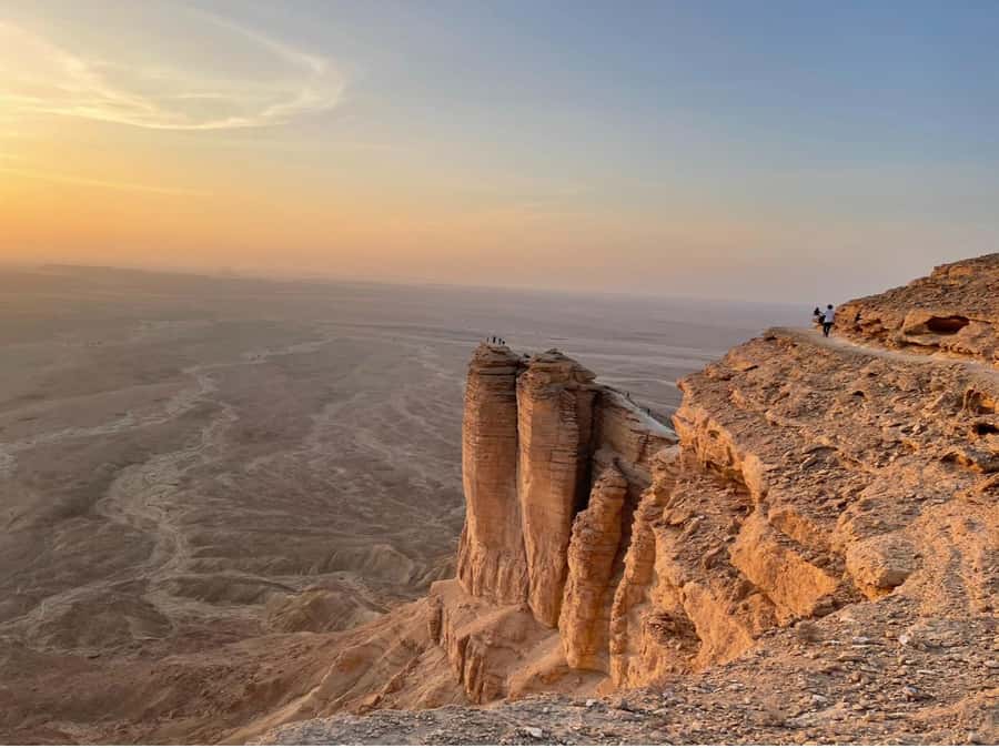 Riyadh: Edge Of The World, camels &Stargazing with 4x4 - The Edge of the World at sunset: why the 1.5-hour walk feels like the core