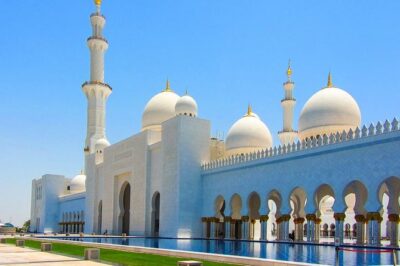 Small Group Abu Dhabi City and Sightseeing Tour From Dubai - Morning pickup to the first big stop: how the day runs