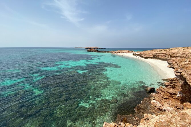 Snorkeling at Dimaniyat Islands and Dolphin Watching - The boat approach: spotting help on the way out