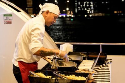 Superyacht Experience in Dubai with Dinner and Live Music - The timing: a 9:00 pm, ~3-hour skyline night