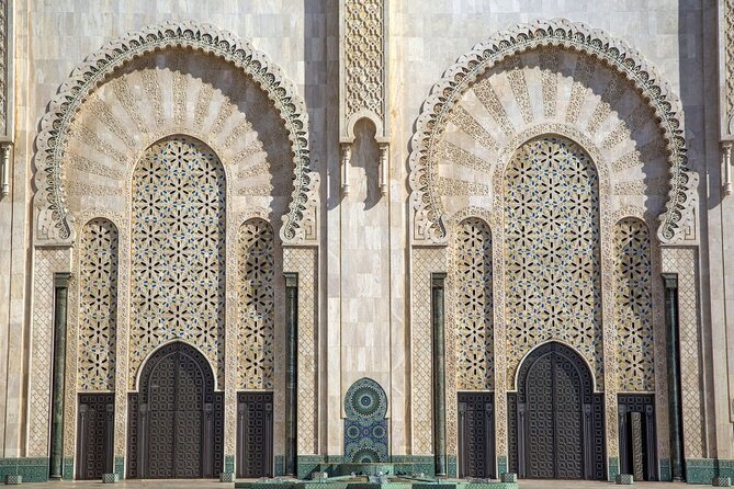 Tour of Casablanca from cruise or hotels, guided tour. - Rick’s Café stop: quick film-history flavor without the detour trap