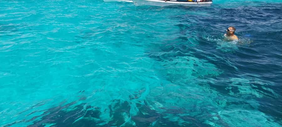 Zanzibar: Mnemba Island Dolphin and Snorkeling Tour - Lunch and beach fruit: the part that makes the tour feel complete