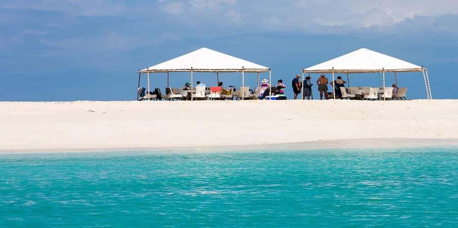Zanzibar: Prison Island and Nakupenda Boat Trip with Lunch - Guides and group vibes: why the names matter