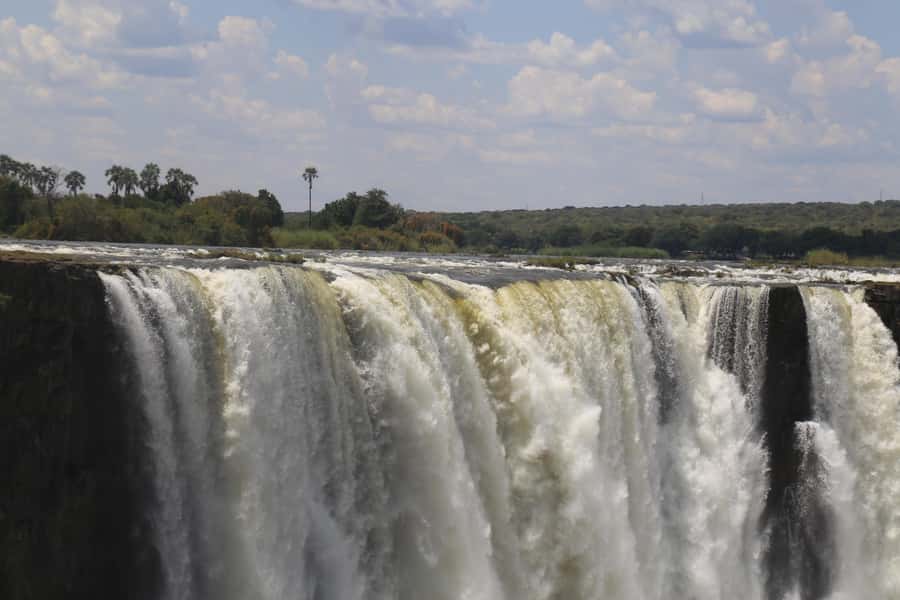 Zimbabwe & Zambia: Guided Tour of the Falls from Both Sides - The 6-hour flow: hotel pickup, van transfer, and how the timing feels